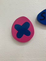 Martha Rich - pink button with blue flower