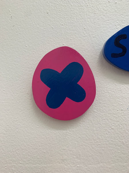 Martha Rich - pink button with blue flower