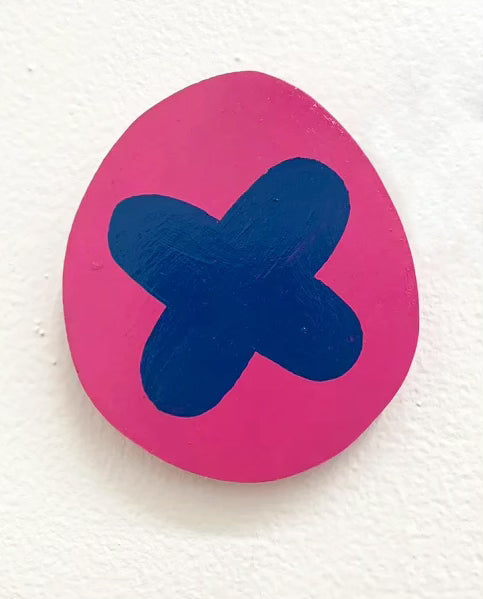 Martha Rich - pink button with blue flower